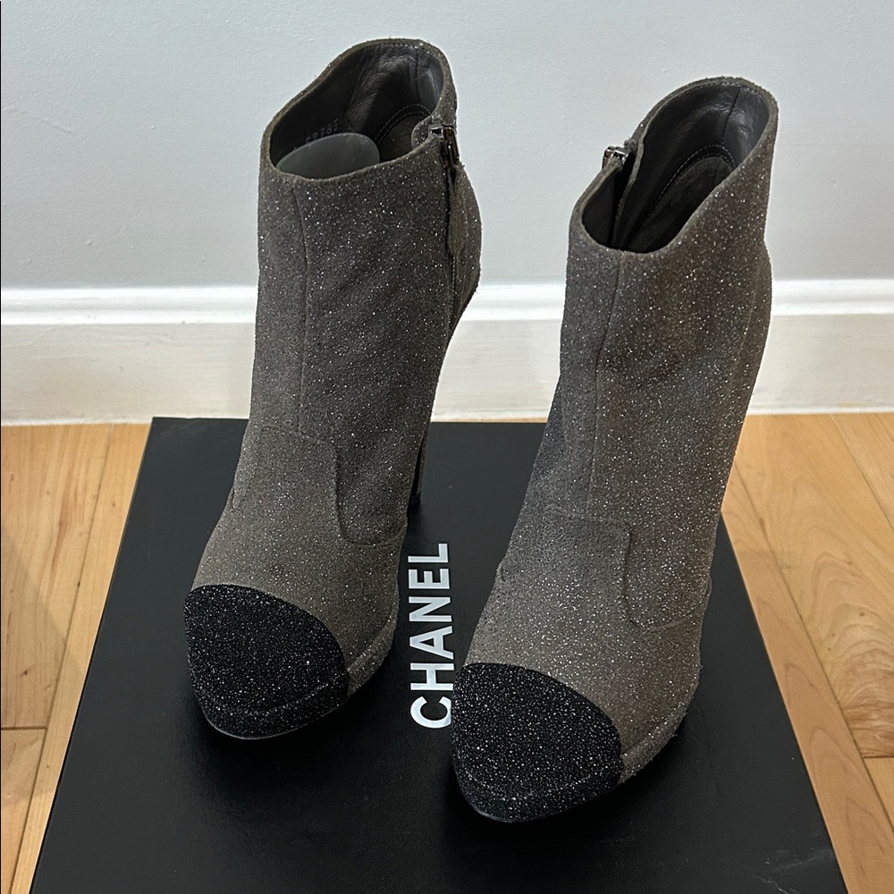 CHANEL Women's Sparkle Ankle Boots - Black and Gray